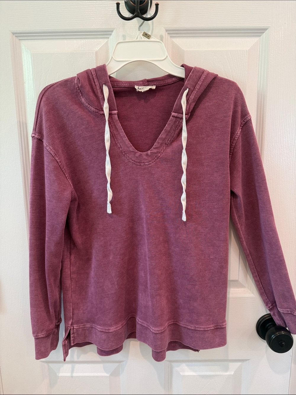Women’s Jane and Delaney Washed V-Neck Hoodie Pullover - Mauve Pink